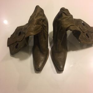 Dior cowboy olive boots
